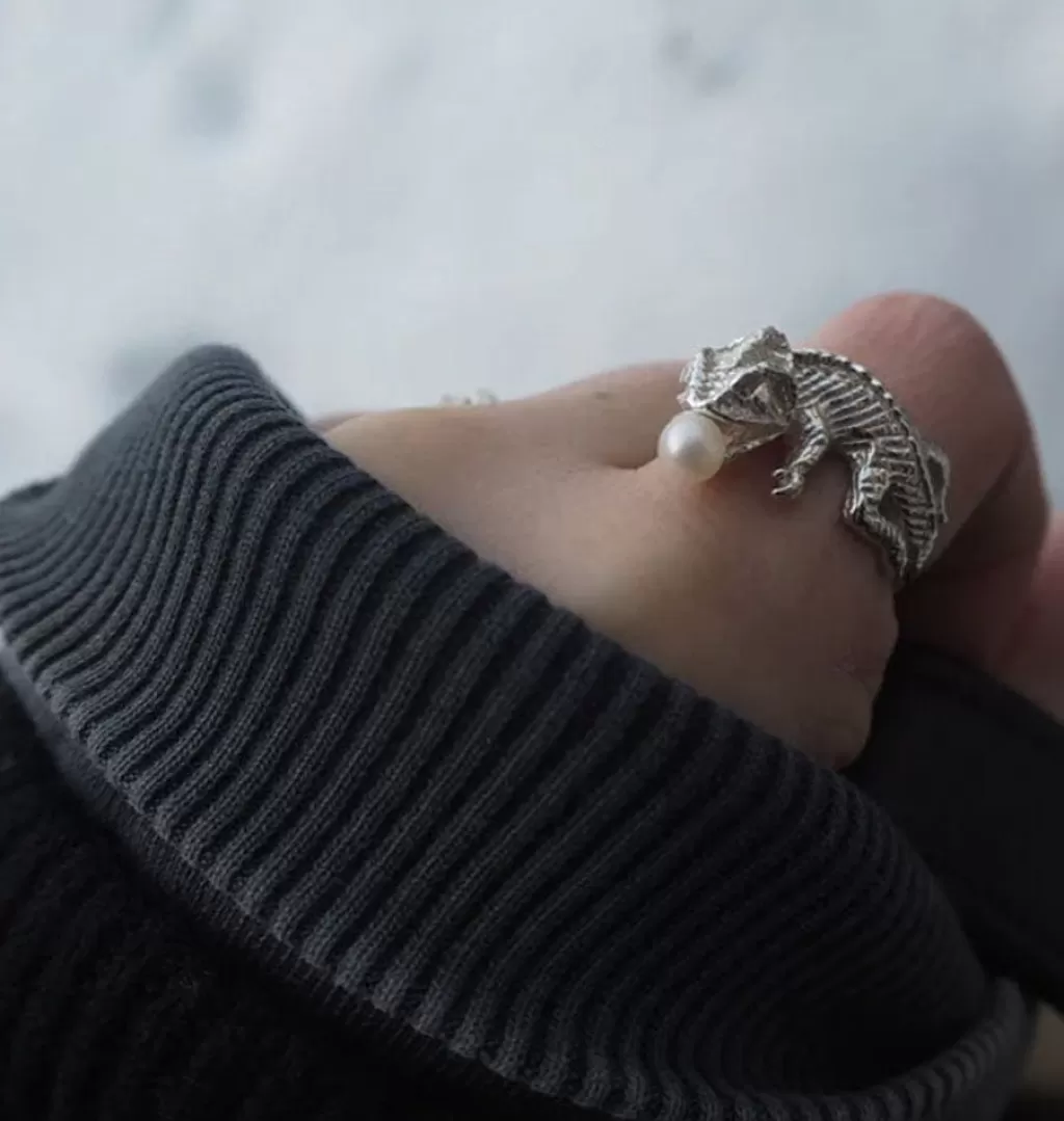 Sale Carolinne B Chameleon Ring Silver