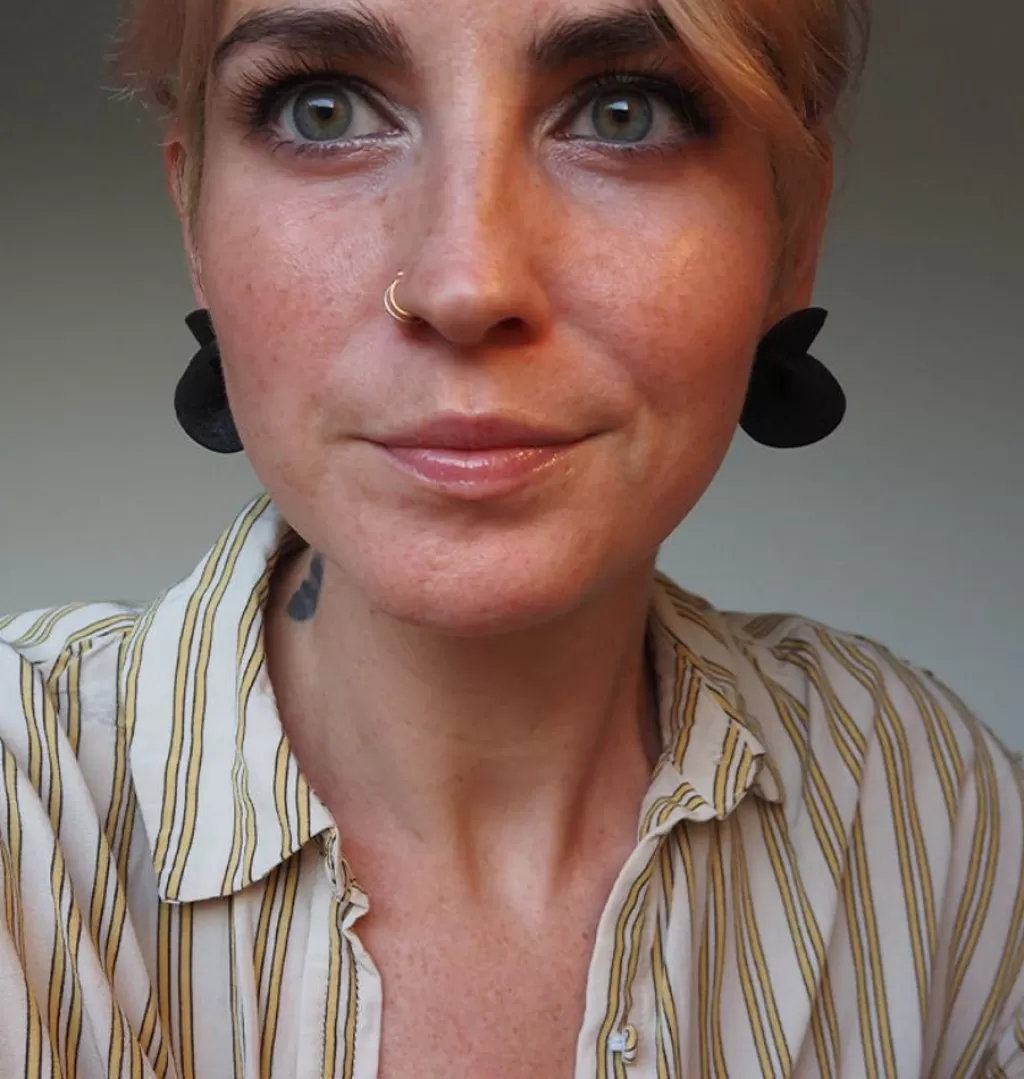 Discount Cristina Lucia Curve Earrings Svart
