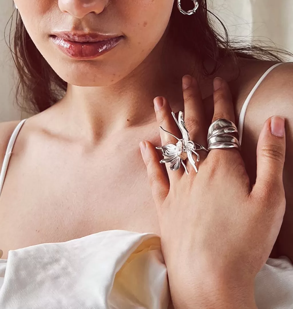 Hot WOS Fjaril Ring Silver