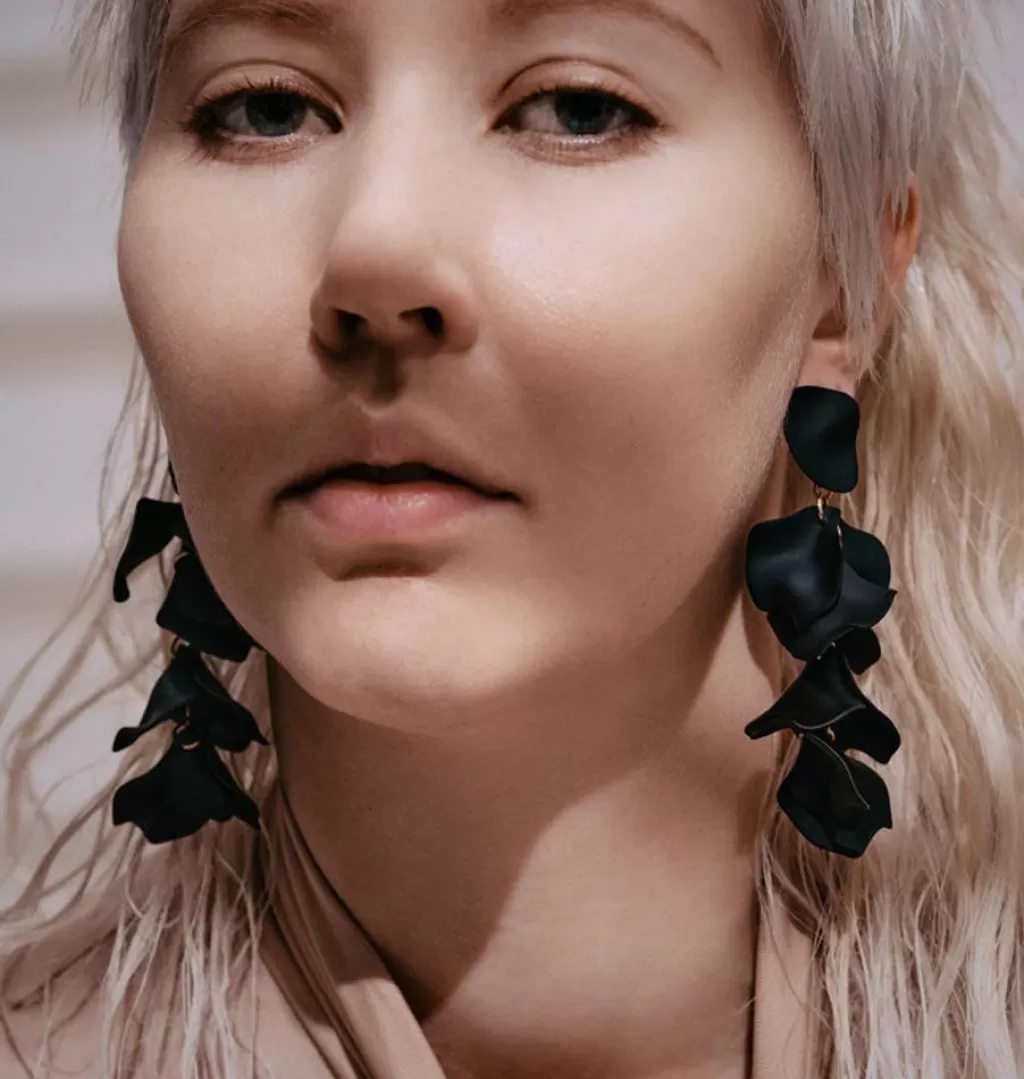 Hot WOS UP Flake Earrings Black