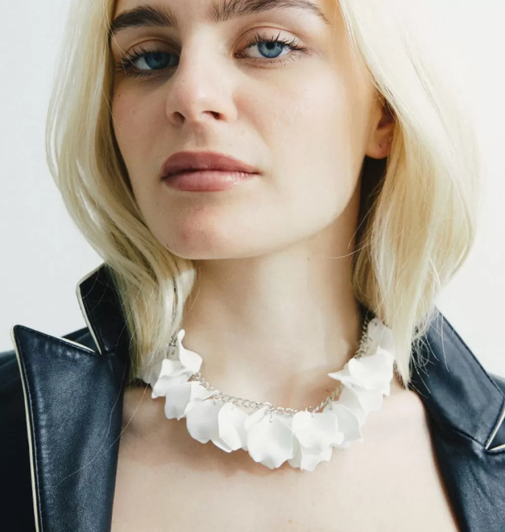 Hot WOS Flake Necklace White