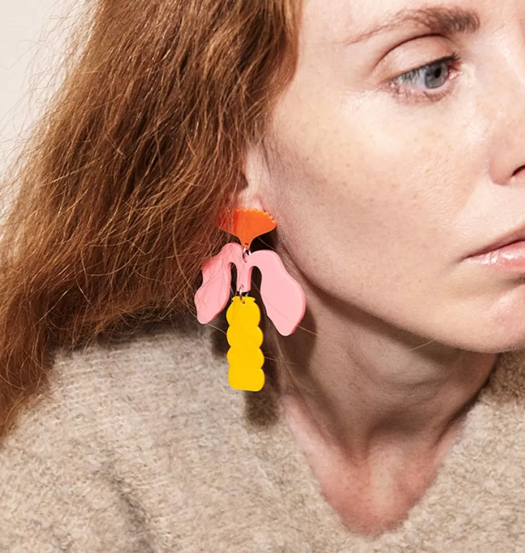 Store WOS x girl crush bling Groovy Blossom Earrings Pink