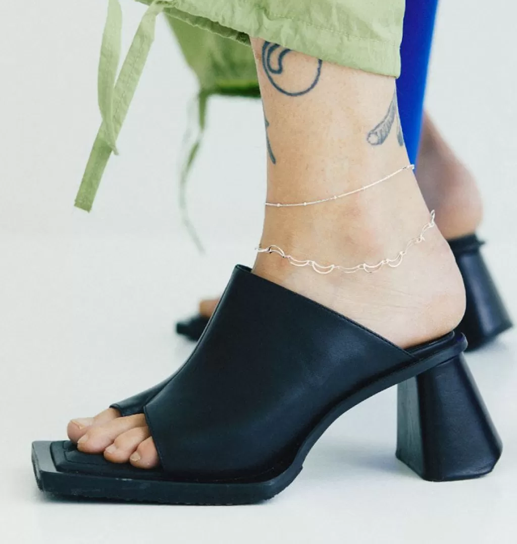 Shop WOS UP Moon Foot Chain Gold