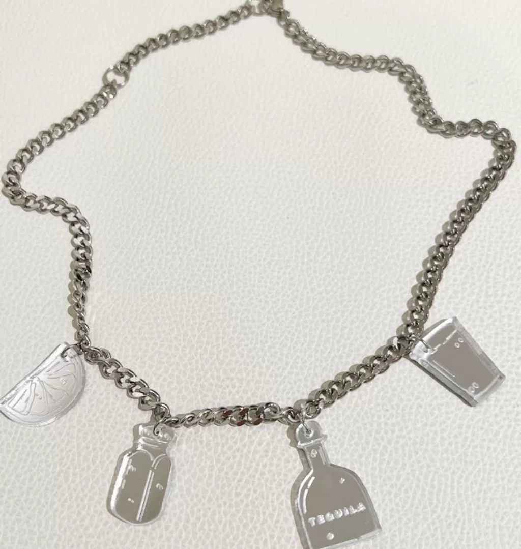 Hot Liv och Ellen Tequila Necklace